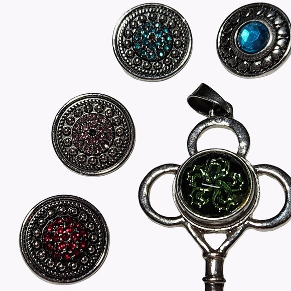 Ginger Snaps Skeleton Key Pendant Charm 7 Interchangeable Snap Charms Jewelry - Picture 2 of 8